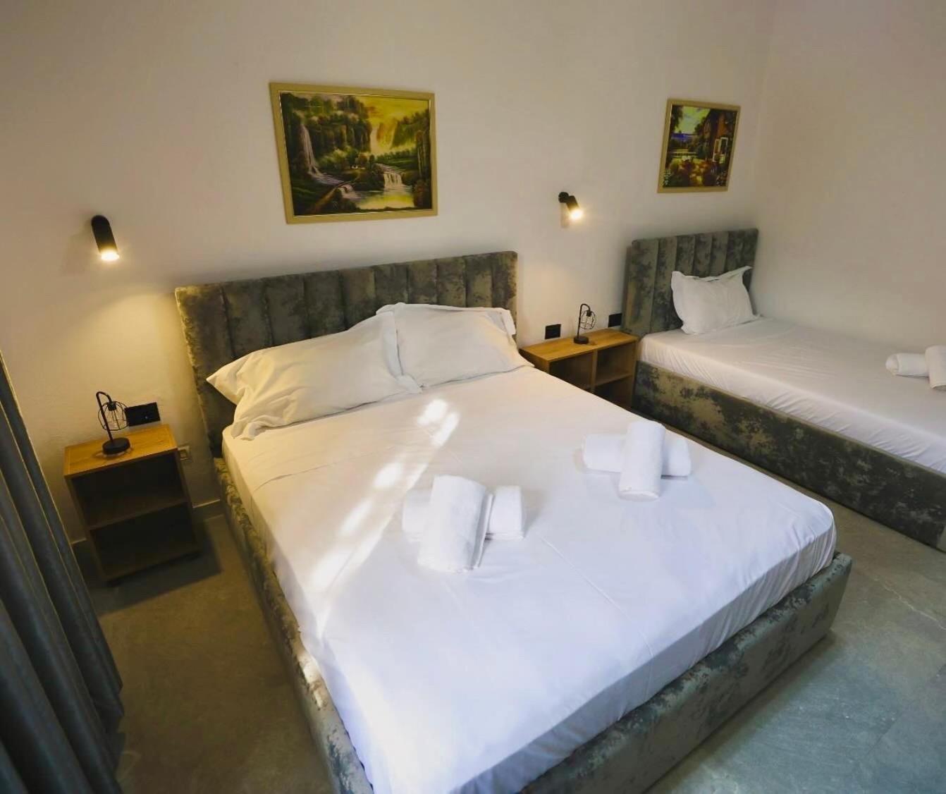 Vila Alizee Hotel Тирана Екстериор снимка