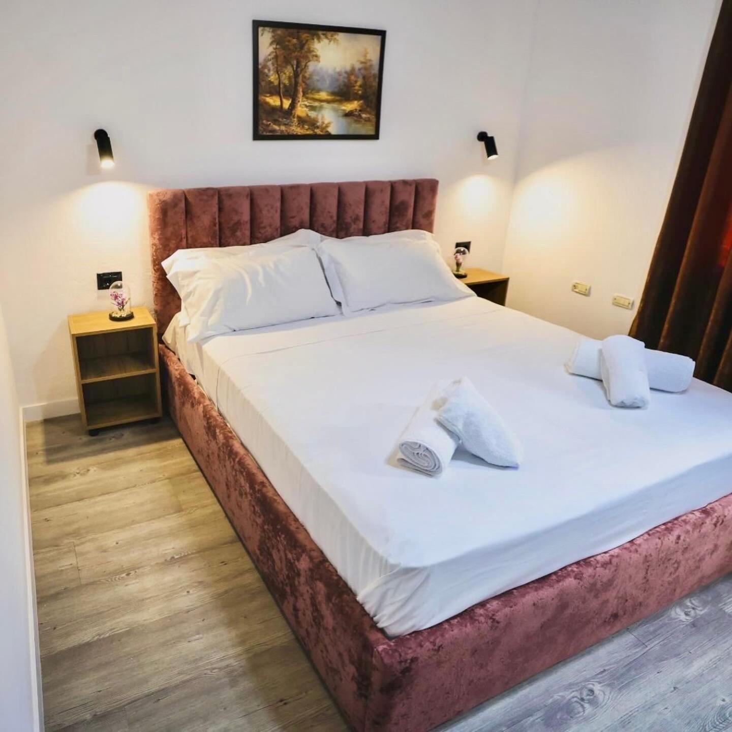 Vila Alizee Hotel Тирана Екстериор снимка