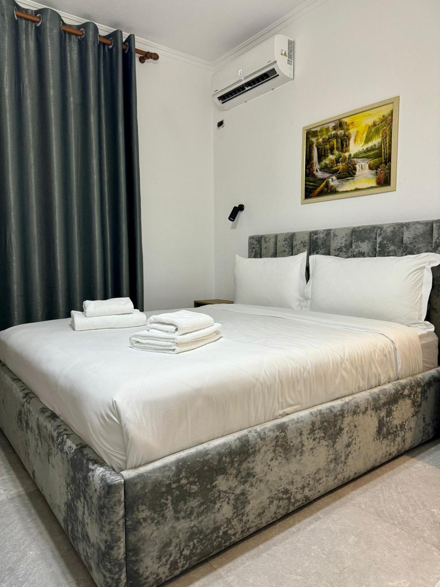 Vila Alizee Hotel Тирана Екстериор снимка