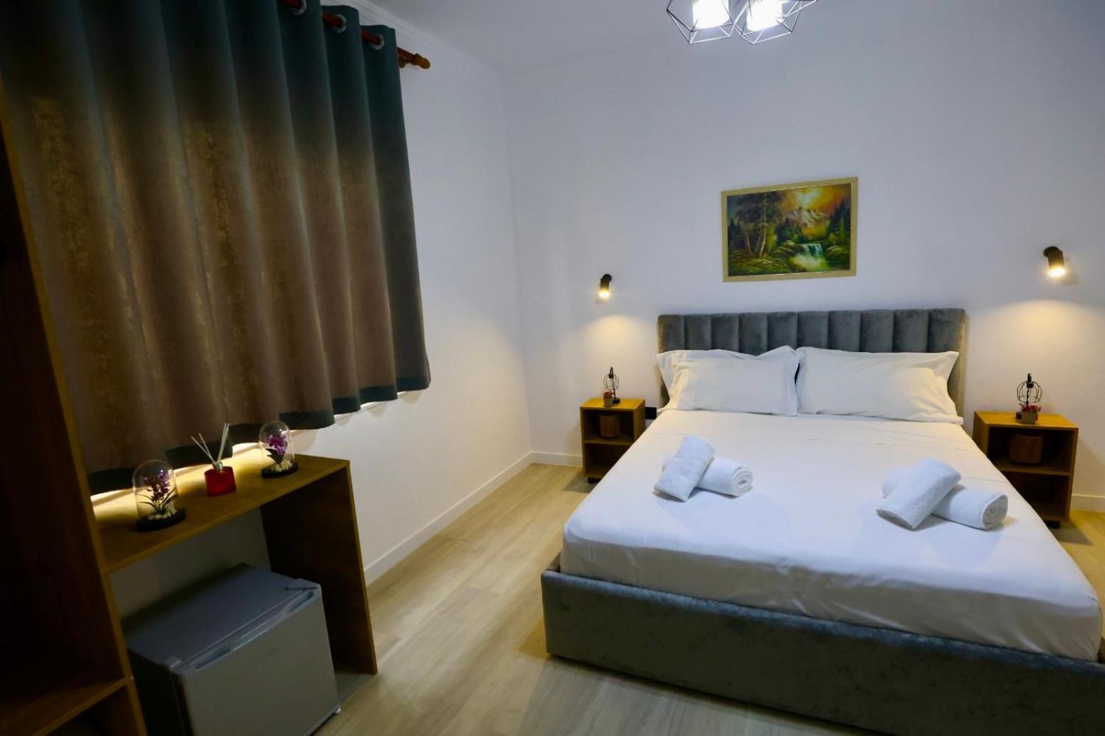 Vila Alizee Hotel Тирана Екстериор снимка