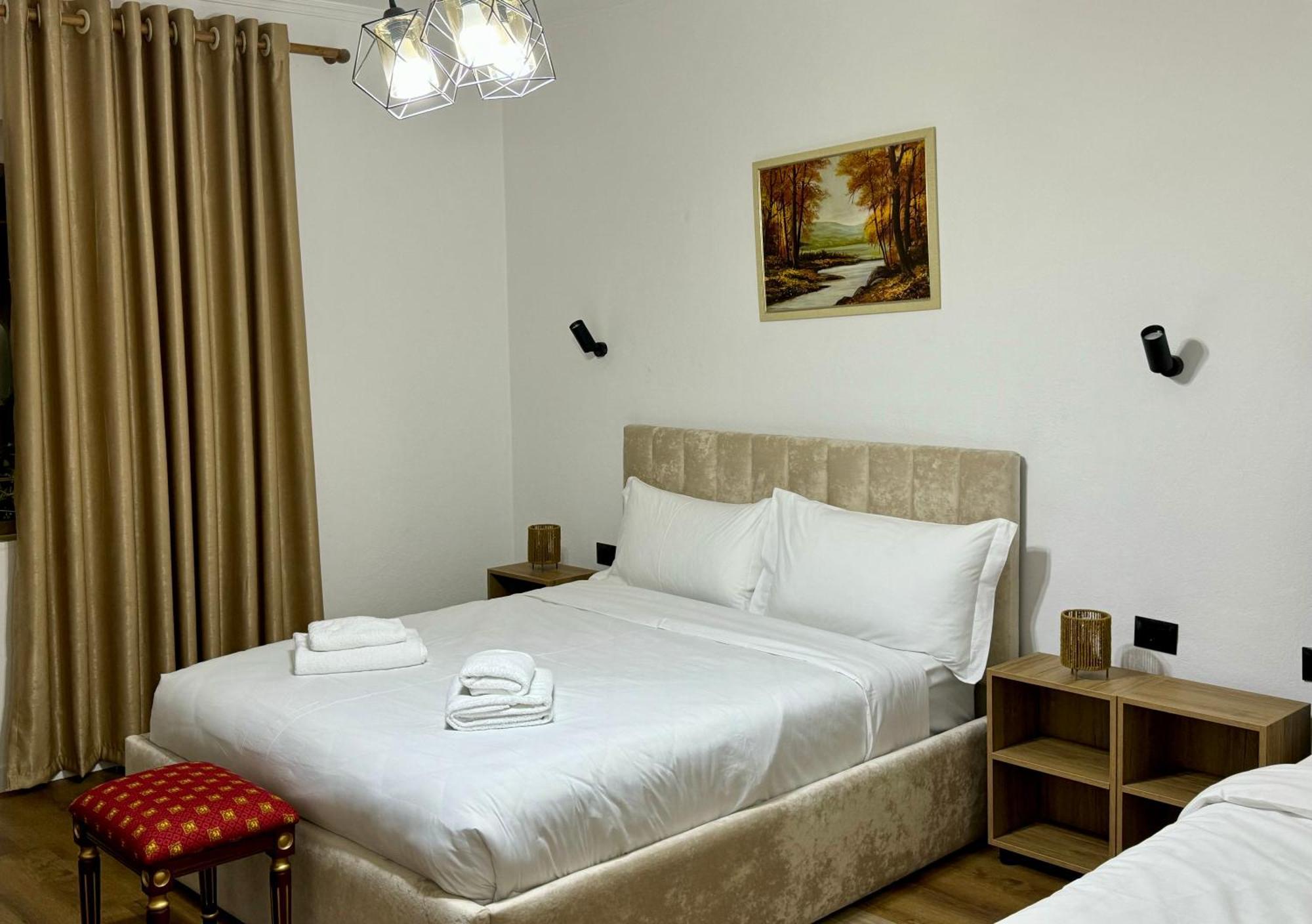 Vila Alizee Hotel Тирана Екстериор снимка