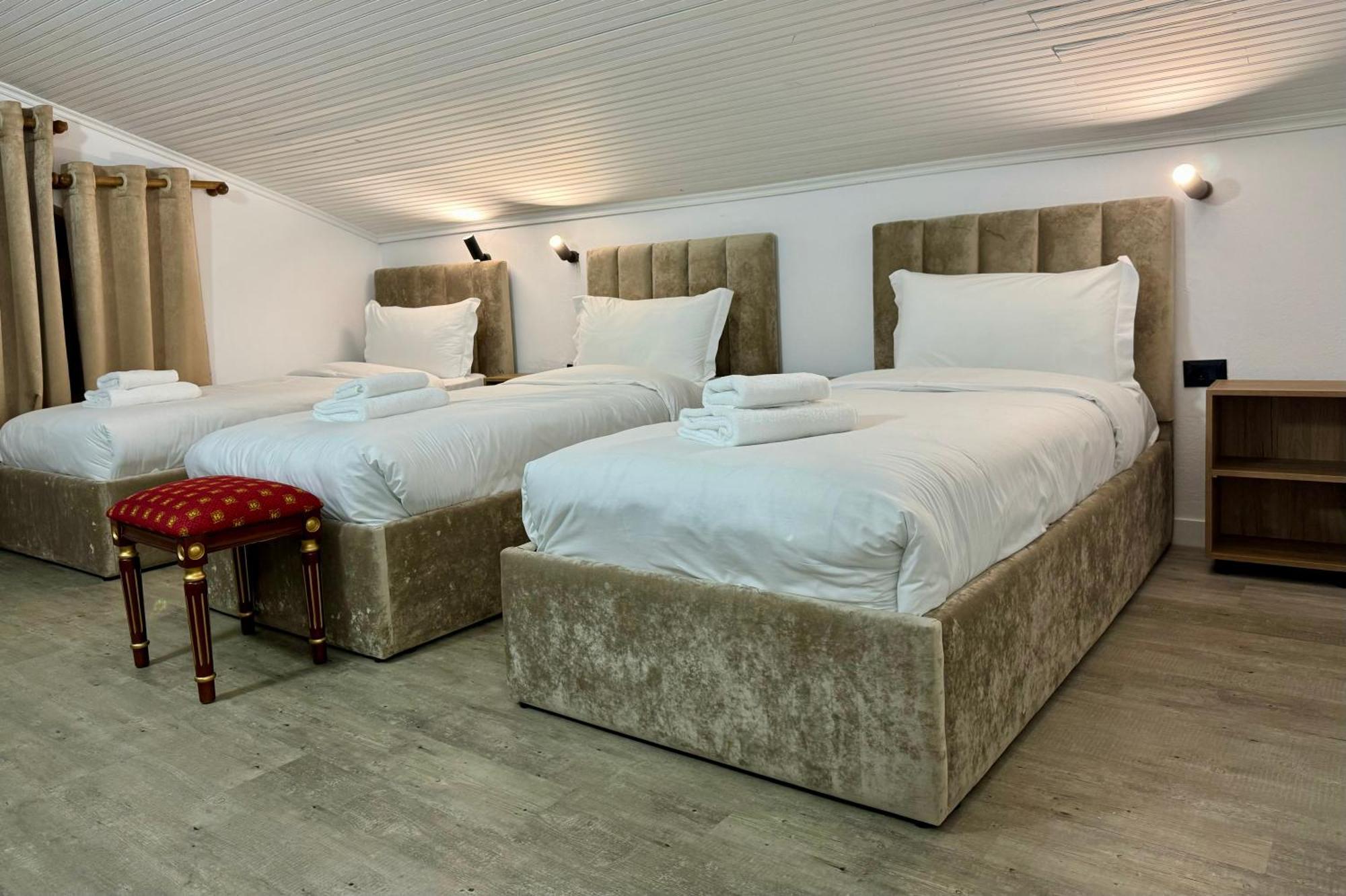 Vila Alizee Hotel Тирана Екстериор снимка