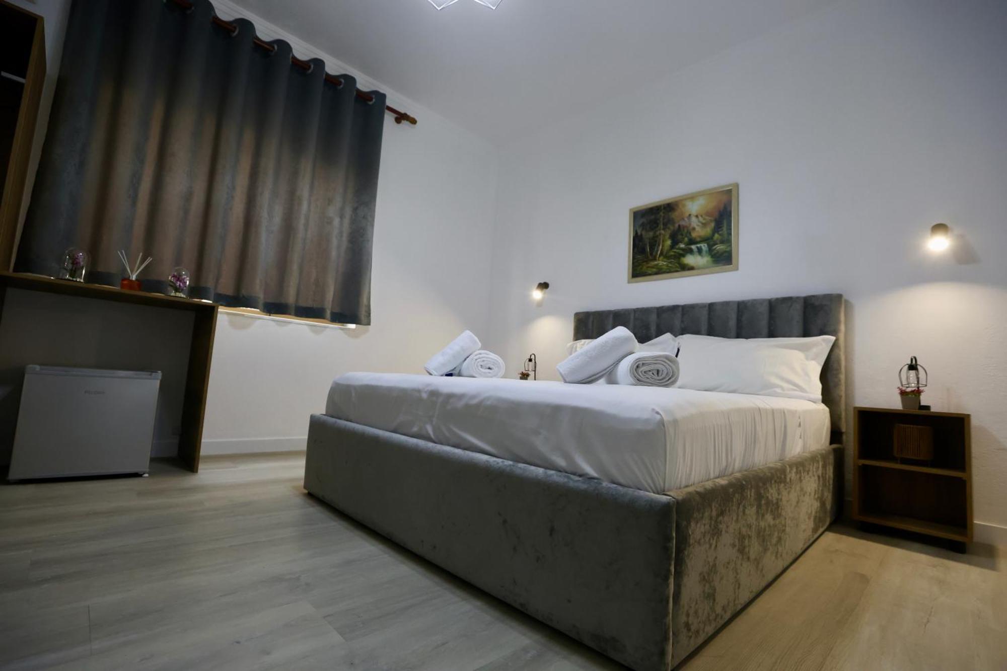 Vila Alizee Hotel Тирана Екстериор снимка
