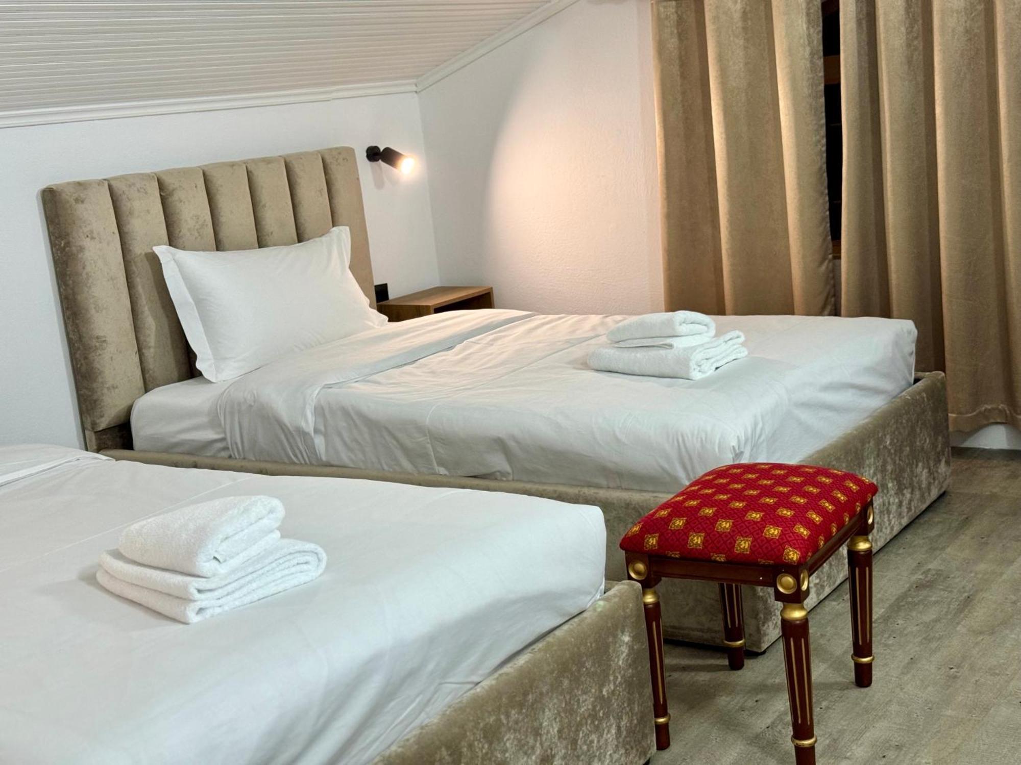Vila Alizee Hotel Тирана Екстериор снимка