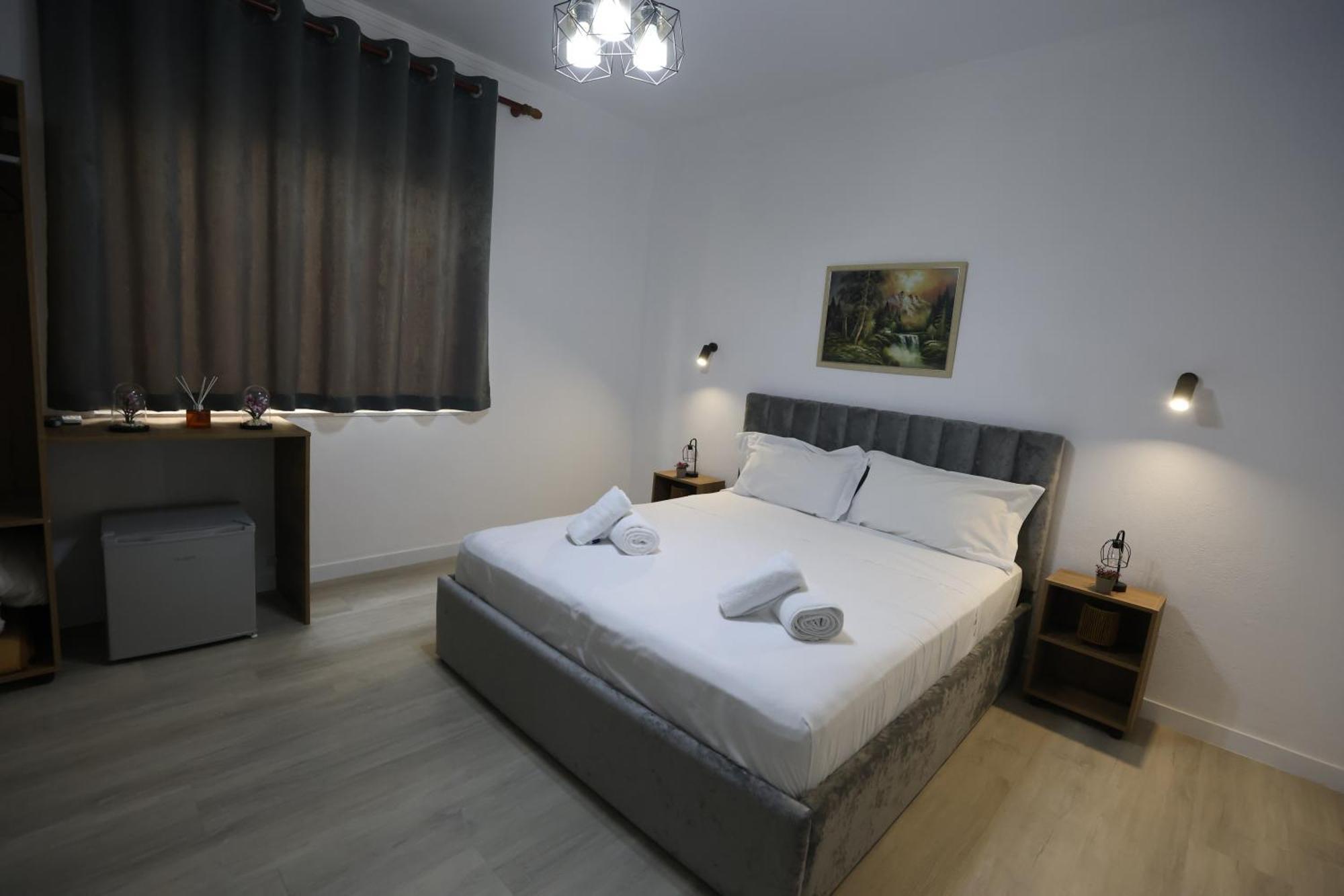 Vila Alizee Hotel Тирана Екстериор снимка