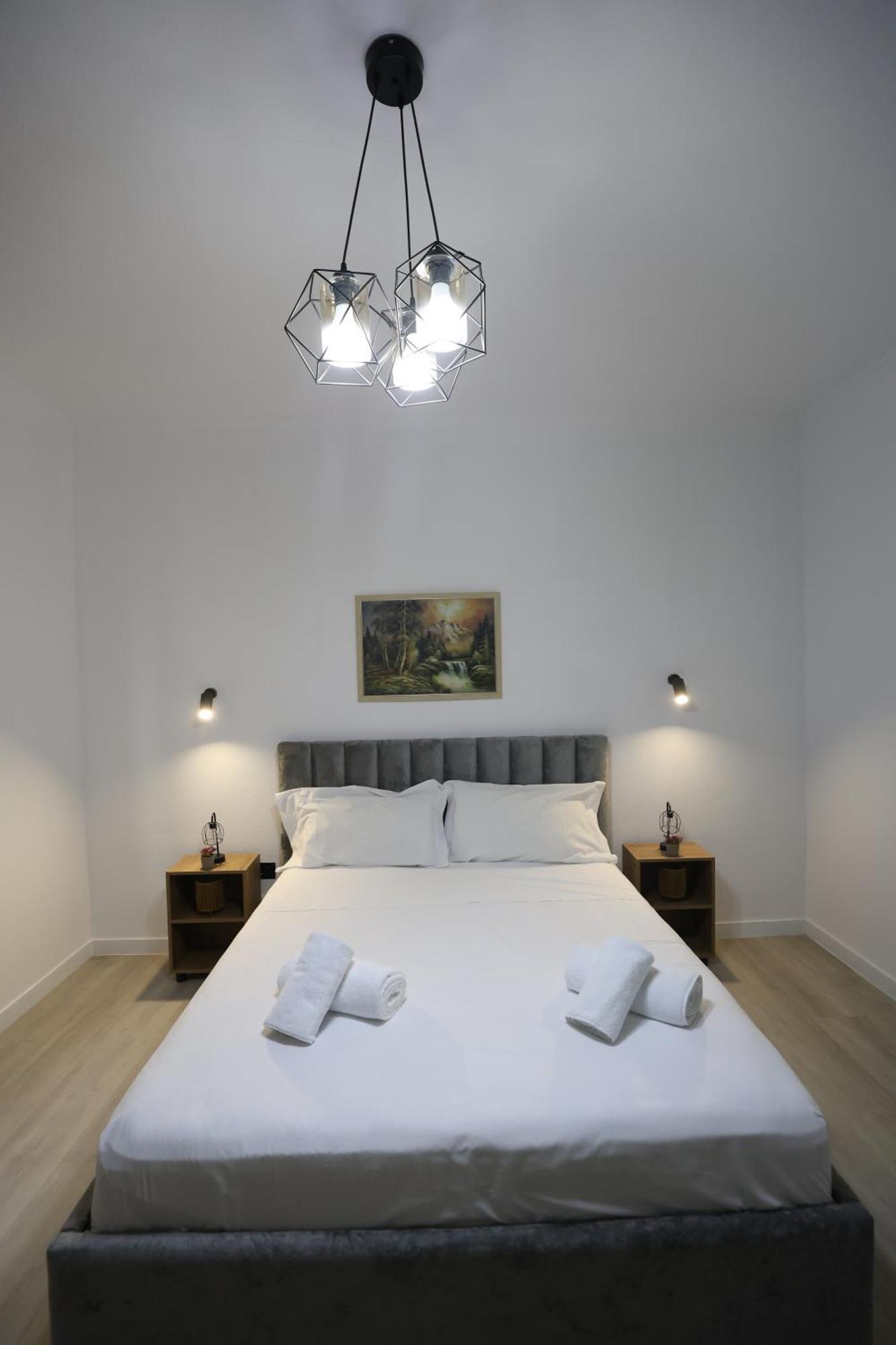 Vila Alizee Hotel Тирана Екстериор снимка