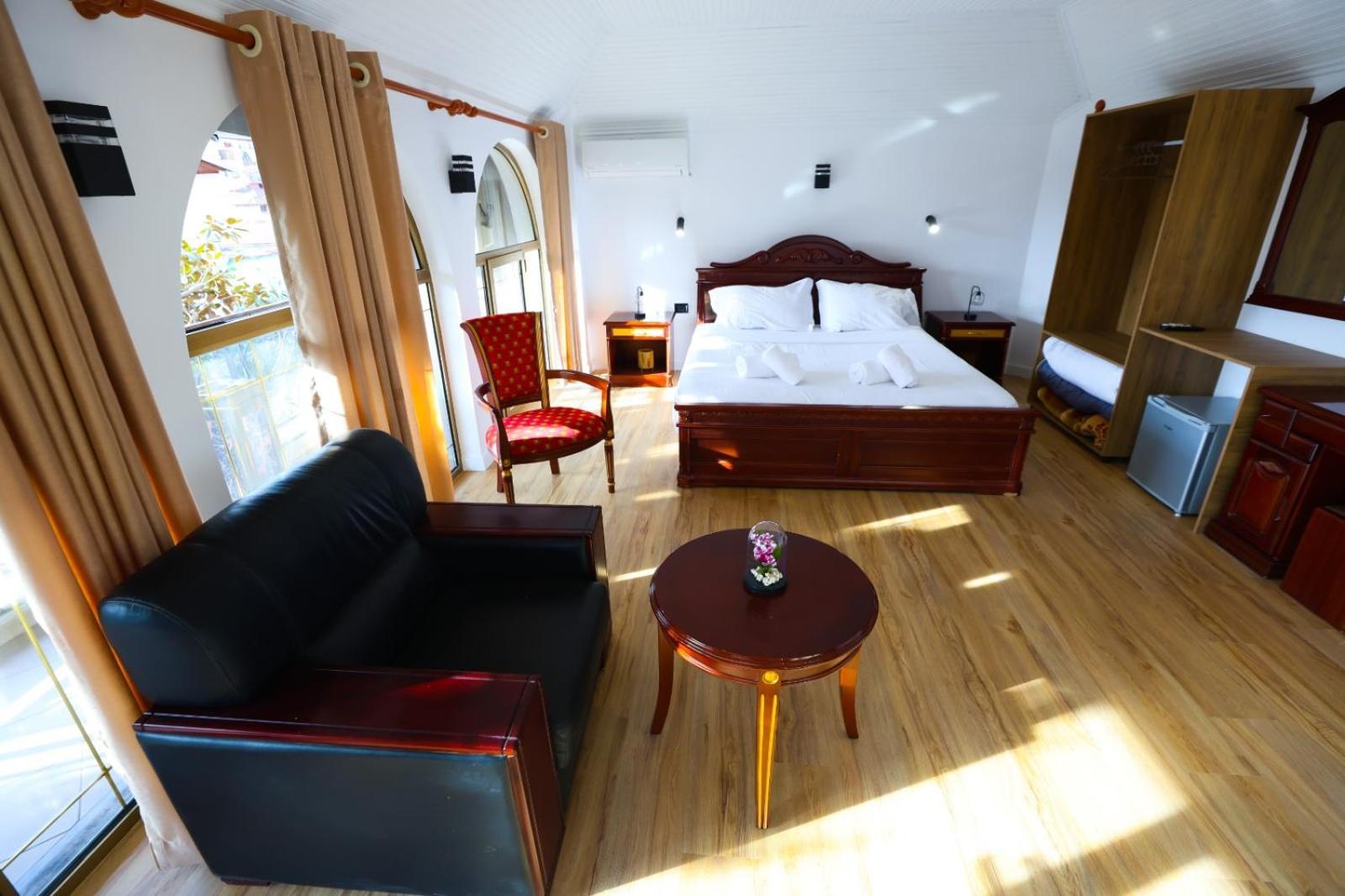 Vila Alizee Hotel Тирана Екстериор снимка