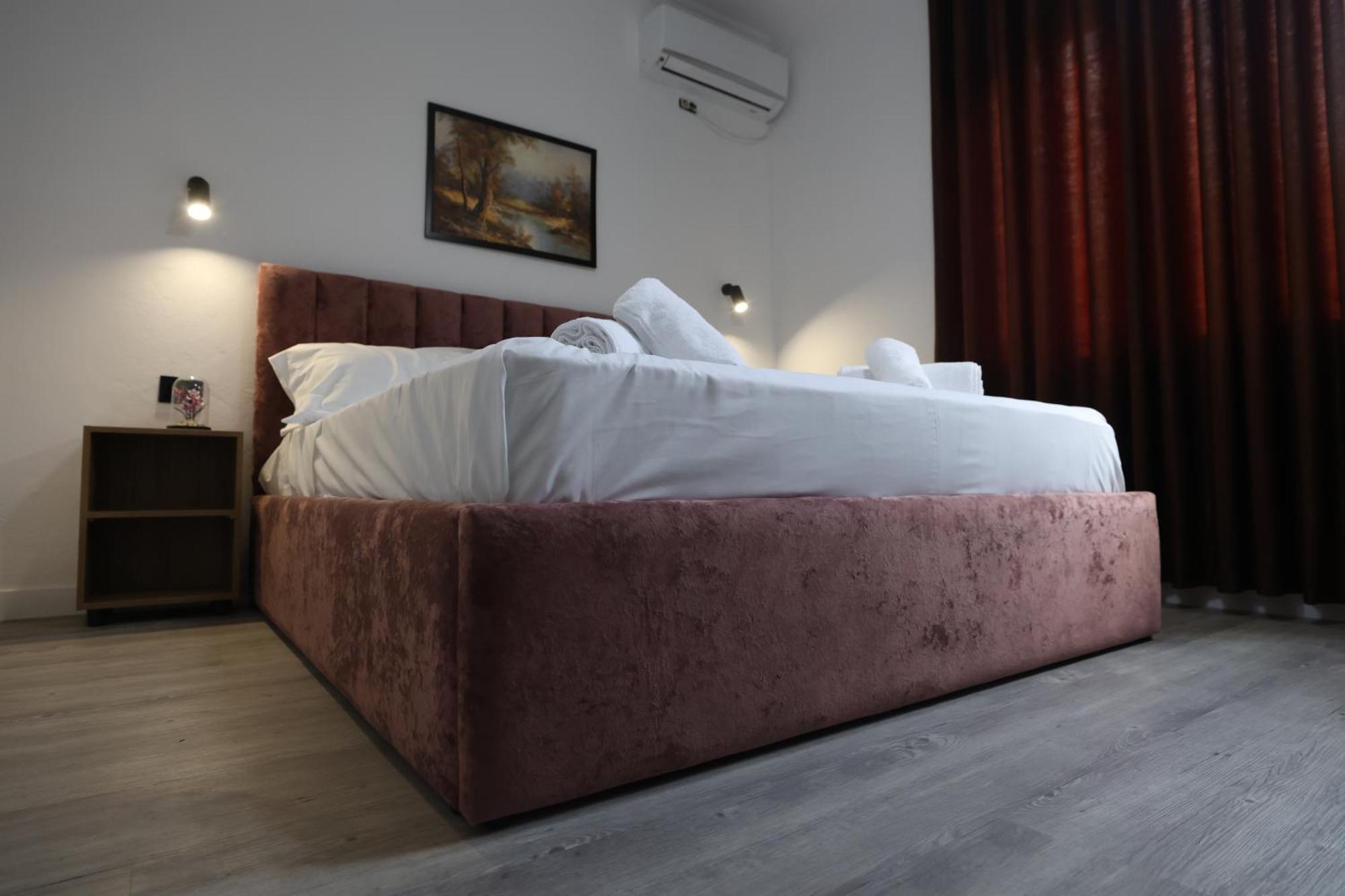 Vila Alizee Hotel Тирана Екстериор снимка